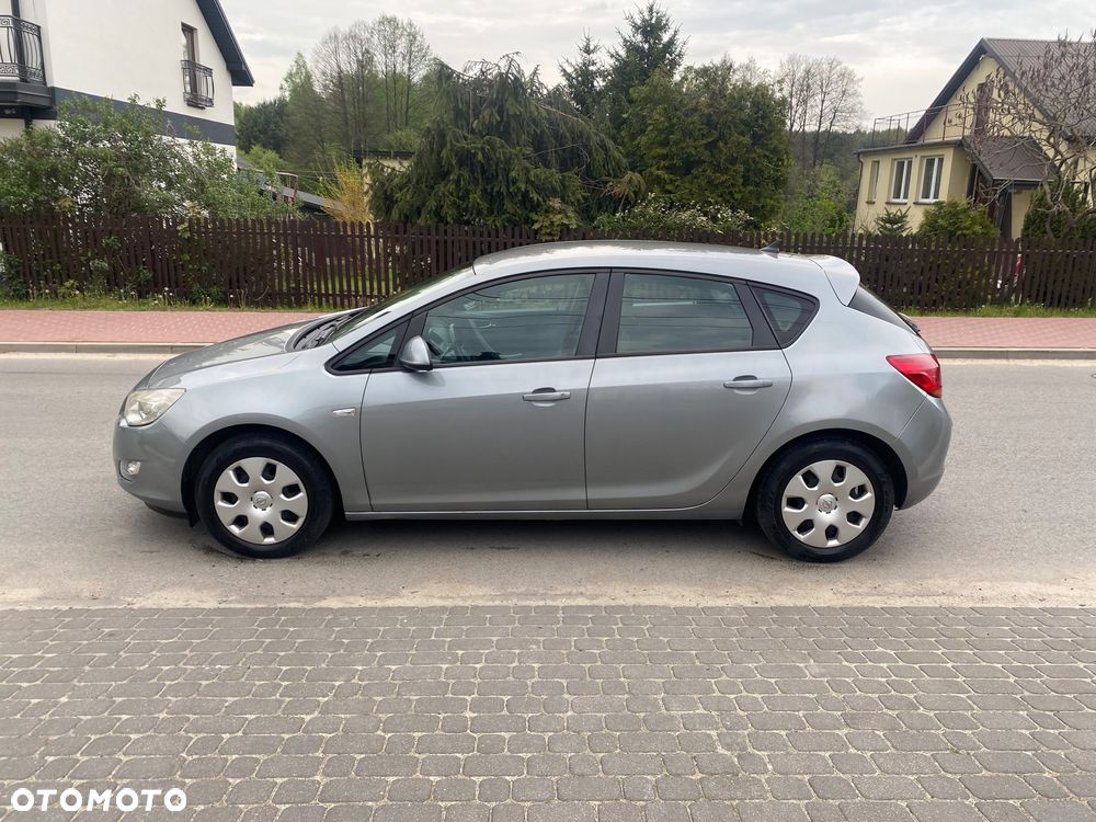 Opel Astra 1.4 Cosmo - 4