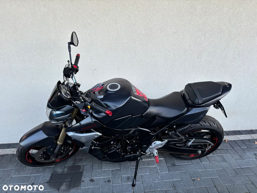 Suzuki GSR - 5