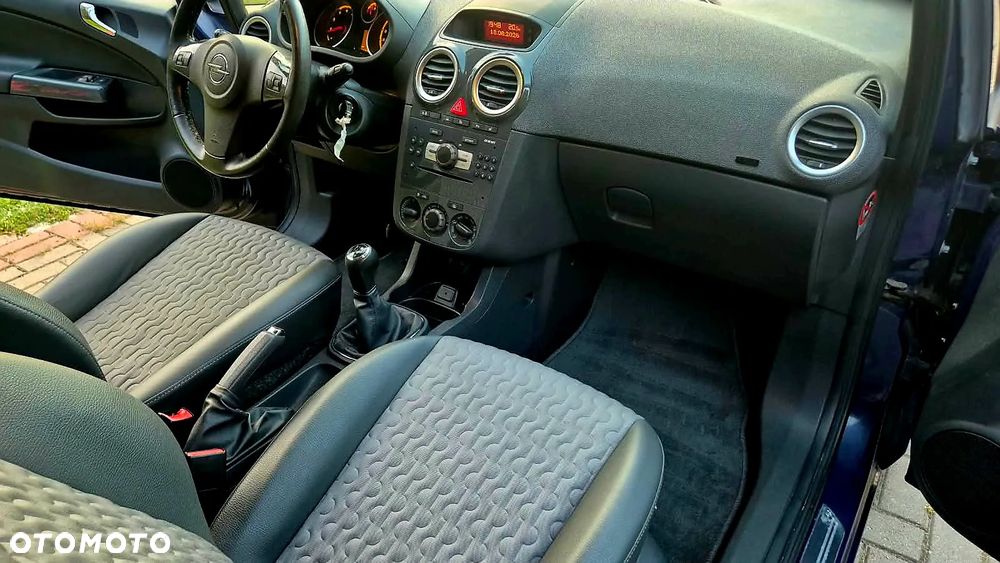 Opel Corsa 1.4 16V Cosmo - 13