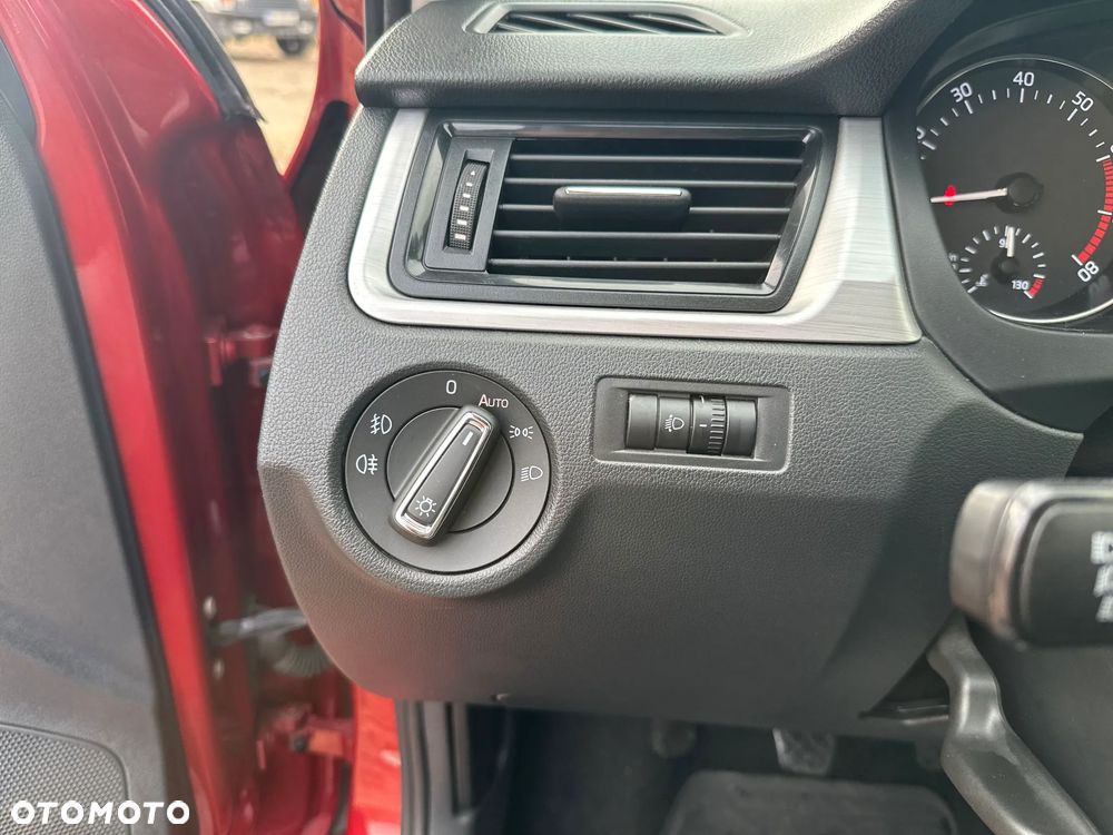 Skoda RAPID 1.2 TSI Ambition - 22