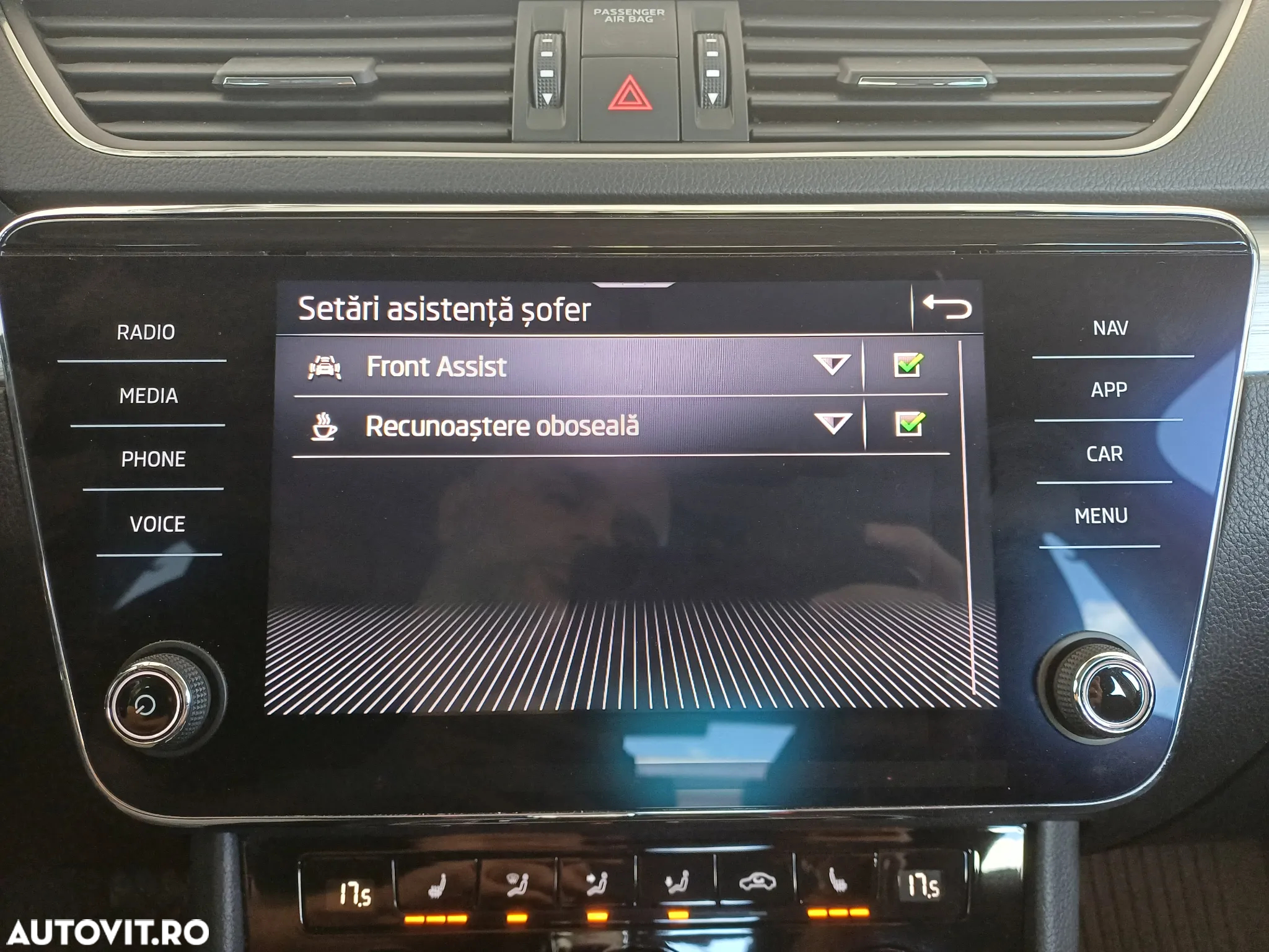 Skoda Superb 2.0 TDI DSG Ambition - 25