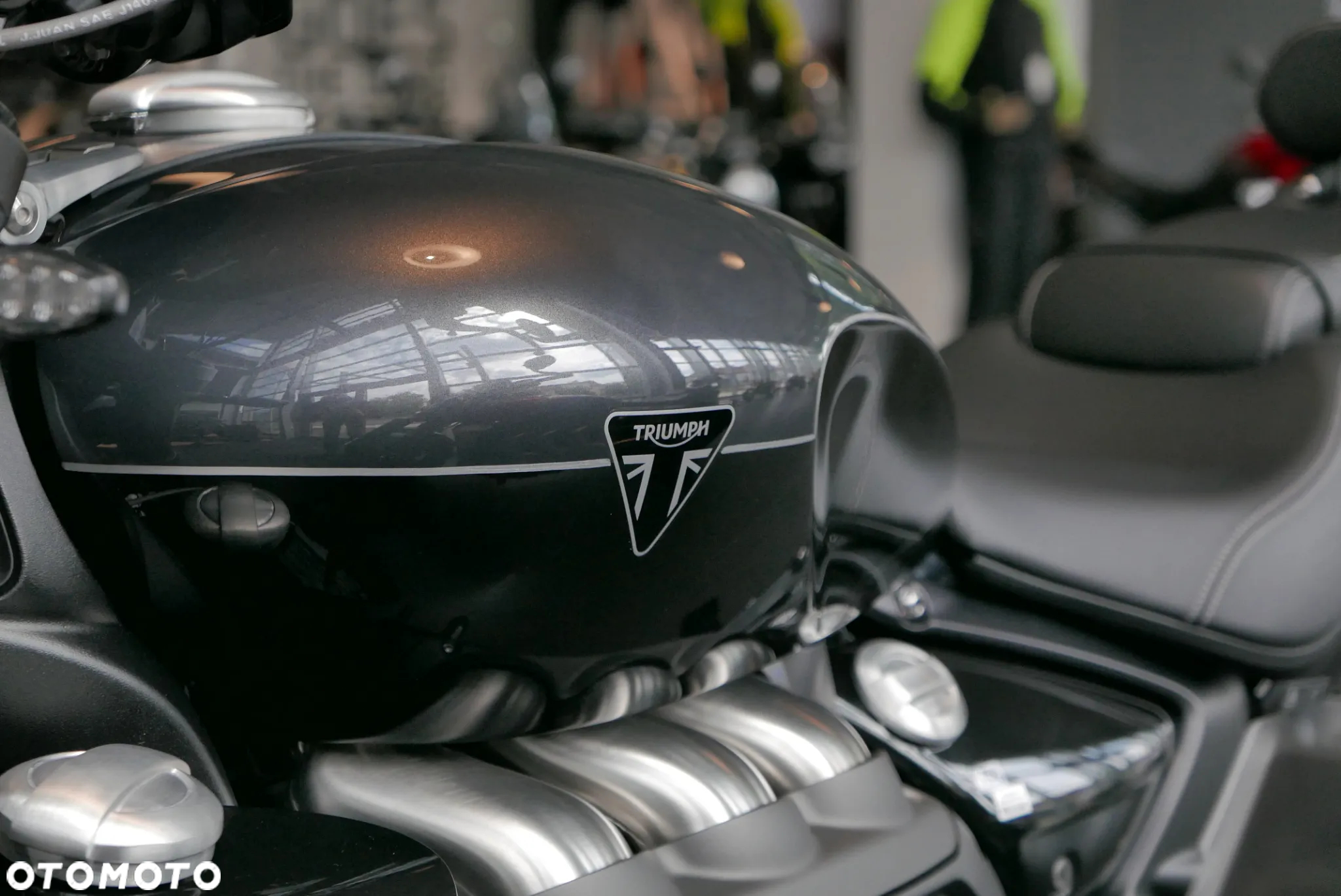 Triumph Rocket - 4