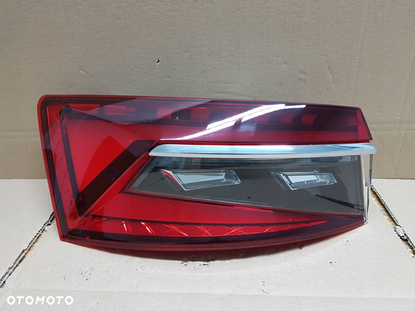 LAMPA TYŁ LEWA SKODA SUPERB III LIFT SEDAN LED 19-