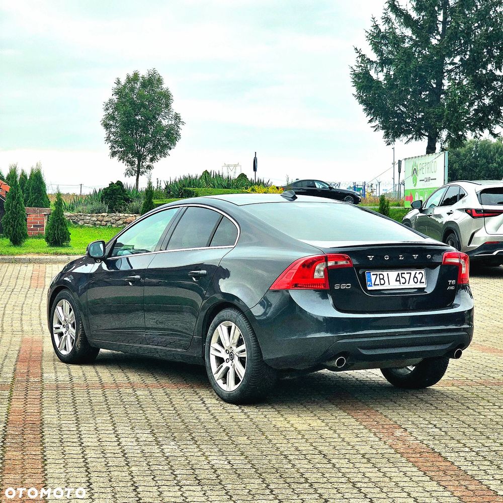 Volvo S60 2011 photo 2