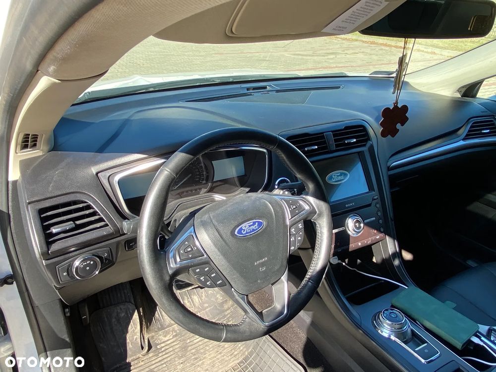 Ford Fusion - 15