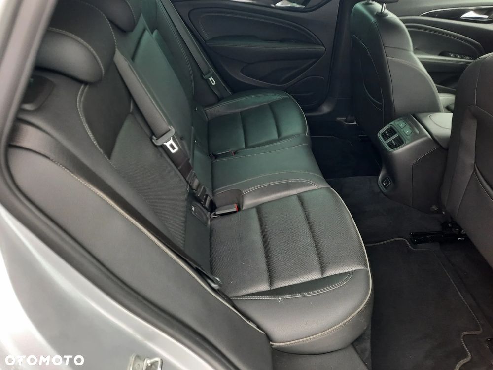 Opel Insignia 2.0 BiTurbo 4x4 Business Innovation - 17