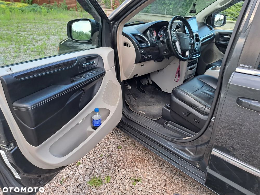 Chrysler Town & Country 3.6 Touring - 23