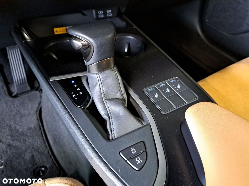 Lexus UX - 26