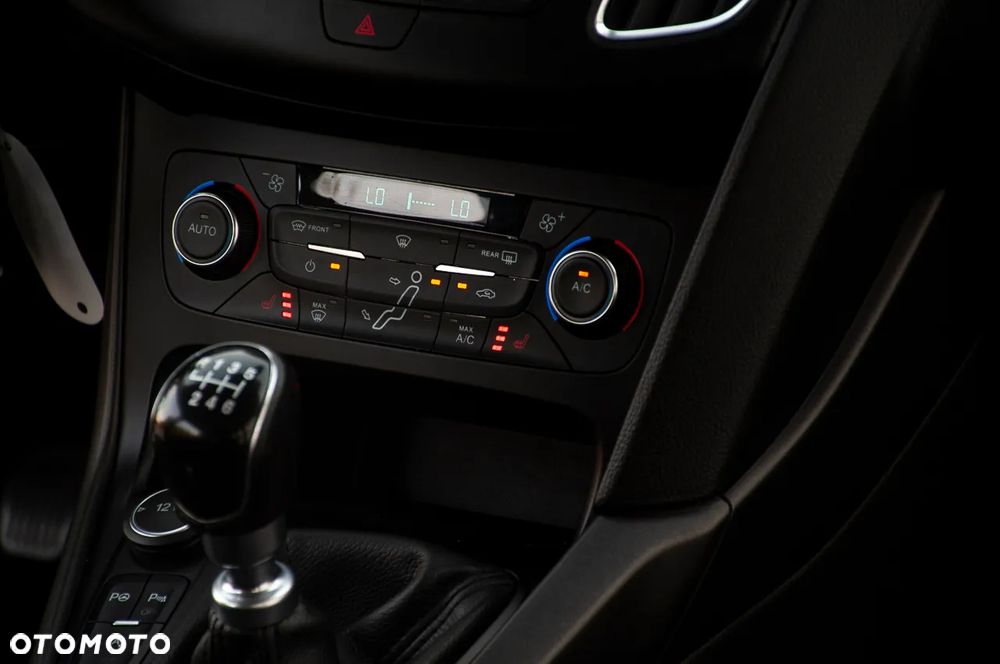 Ford Focus 1.5 EcoBoost Titanium ASS - 12