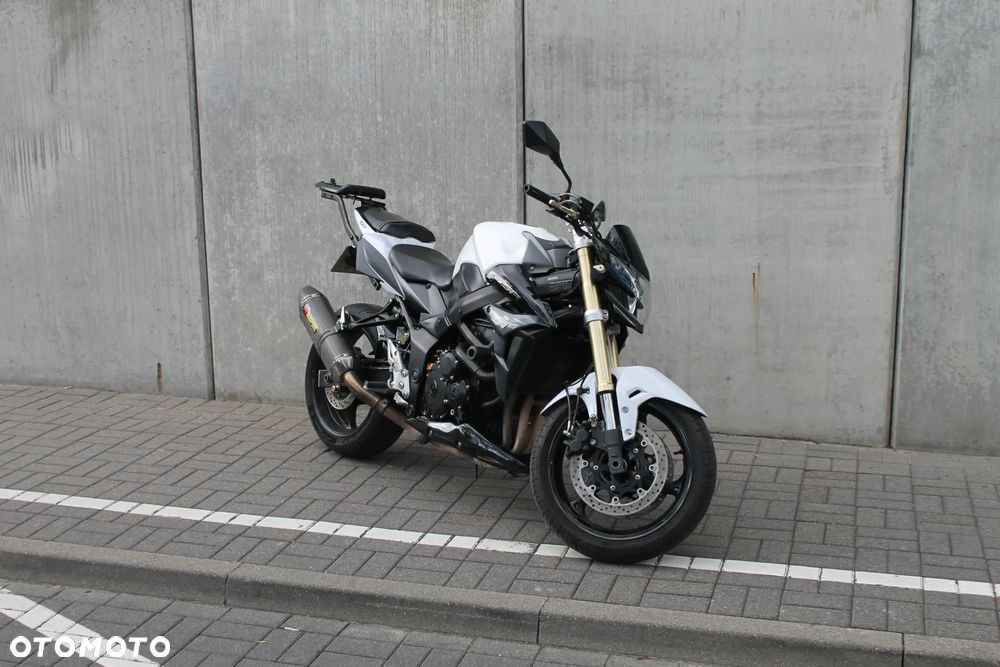 Suzuki GSR - 5