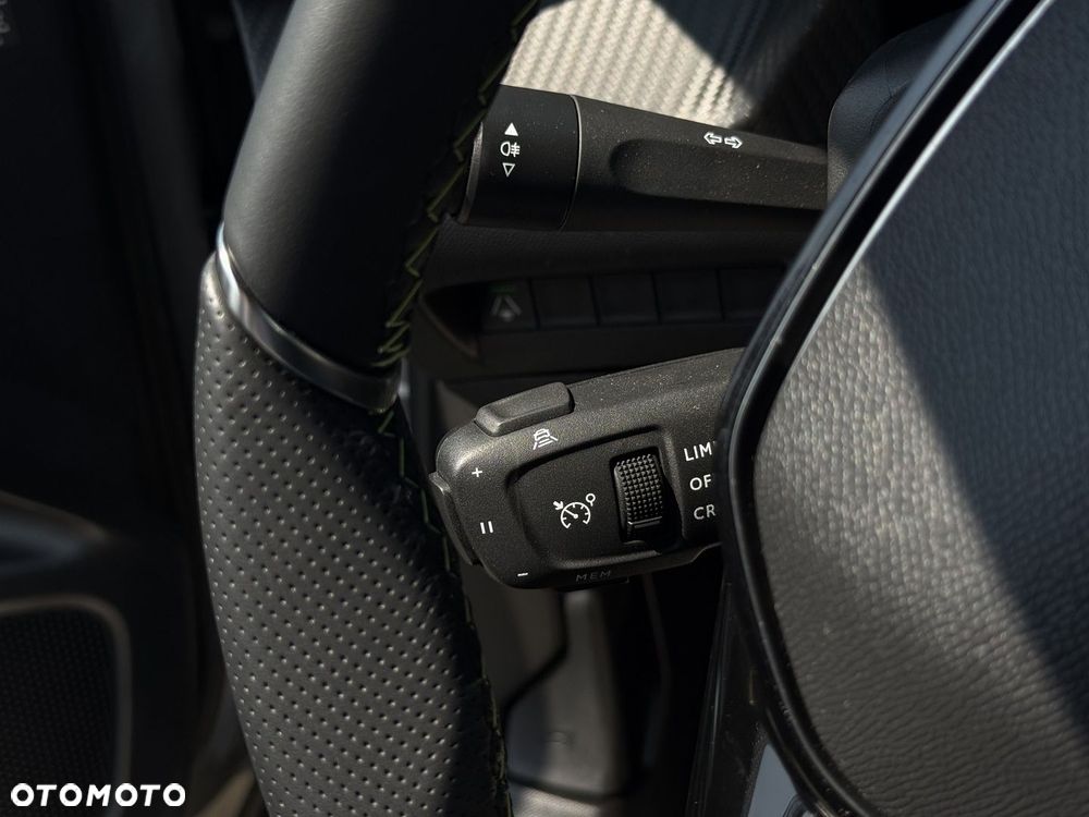 Peugeot 2008 PureTech mHEV GT E-DCS6 - 24