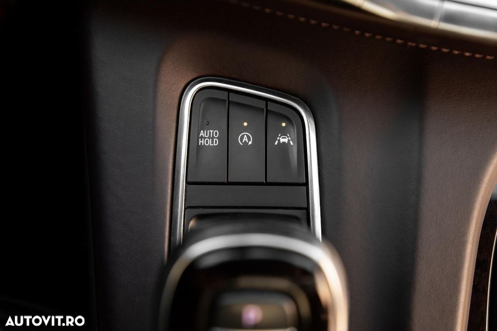 Cadillac Escalade - 29