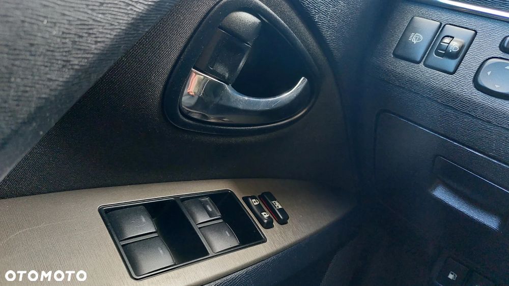 Toyota Avensis 1.8 Sol plus NAVI - 25