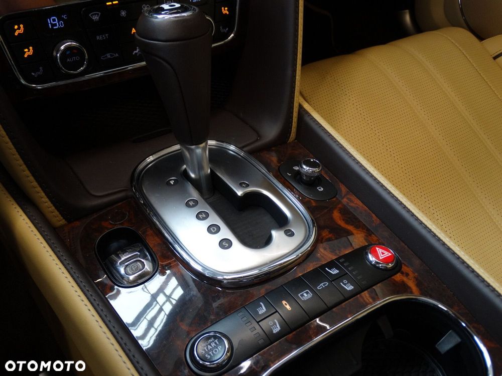 Bentley Flying Spur - 21