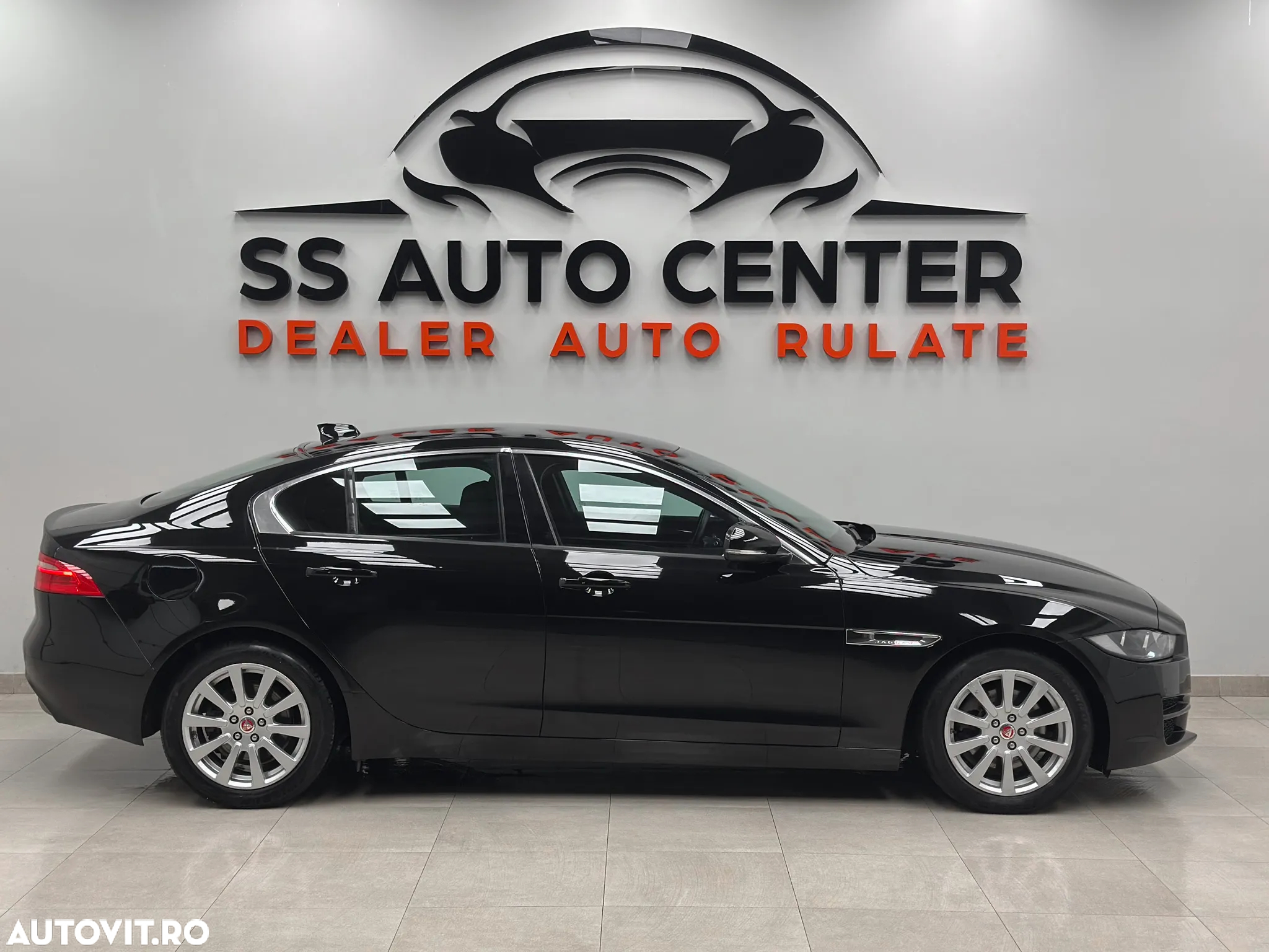 Jaguar XE 2.0 Pure - 5