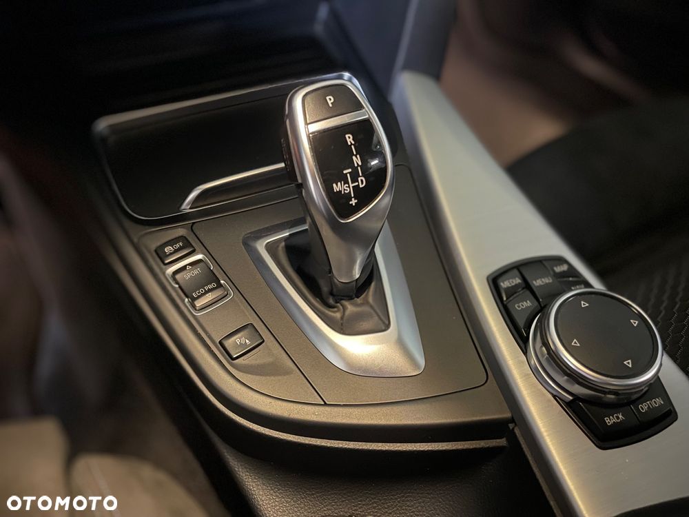 BMW Seria 3 320d xDrive M Sport - 13