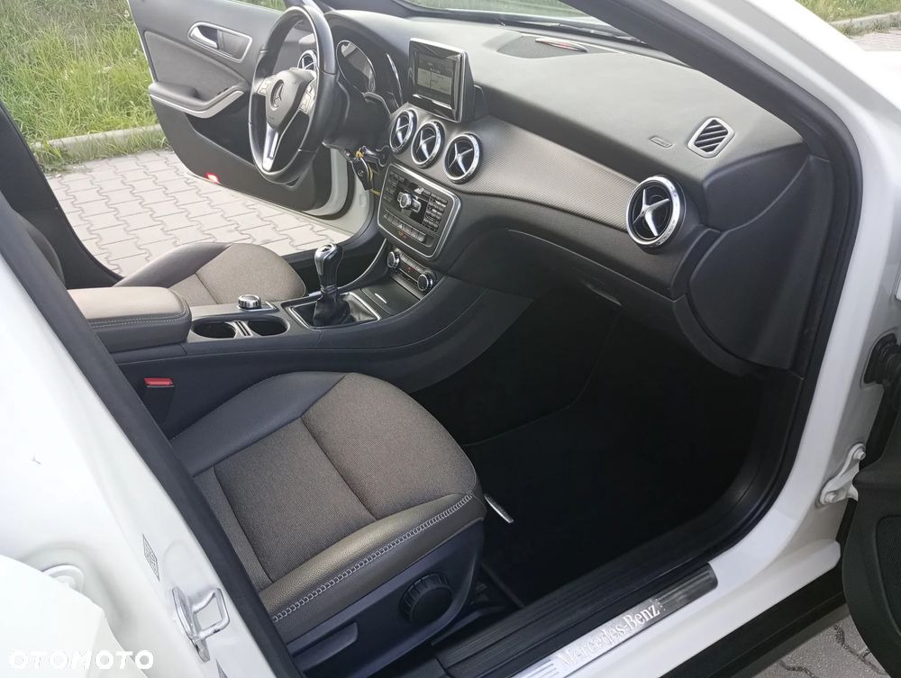 Mercedes-Benz GLA 200 UrbanStyle Edition - 30