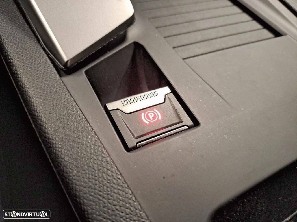 Peugeot 308 1.2 Hybrid Style e-DCS6 - 24