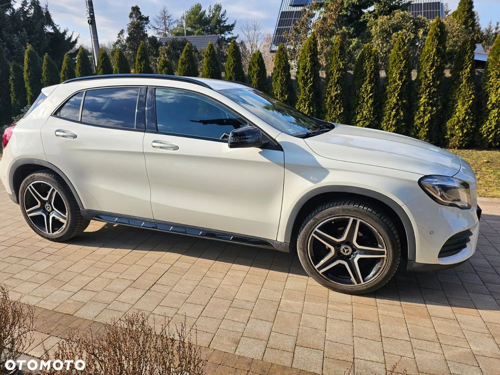 Mercedes-Benz GLA - 11