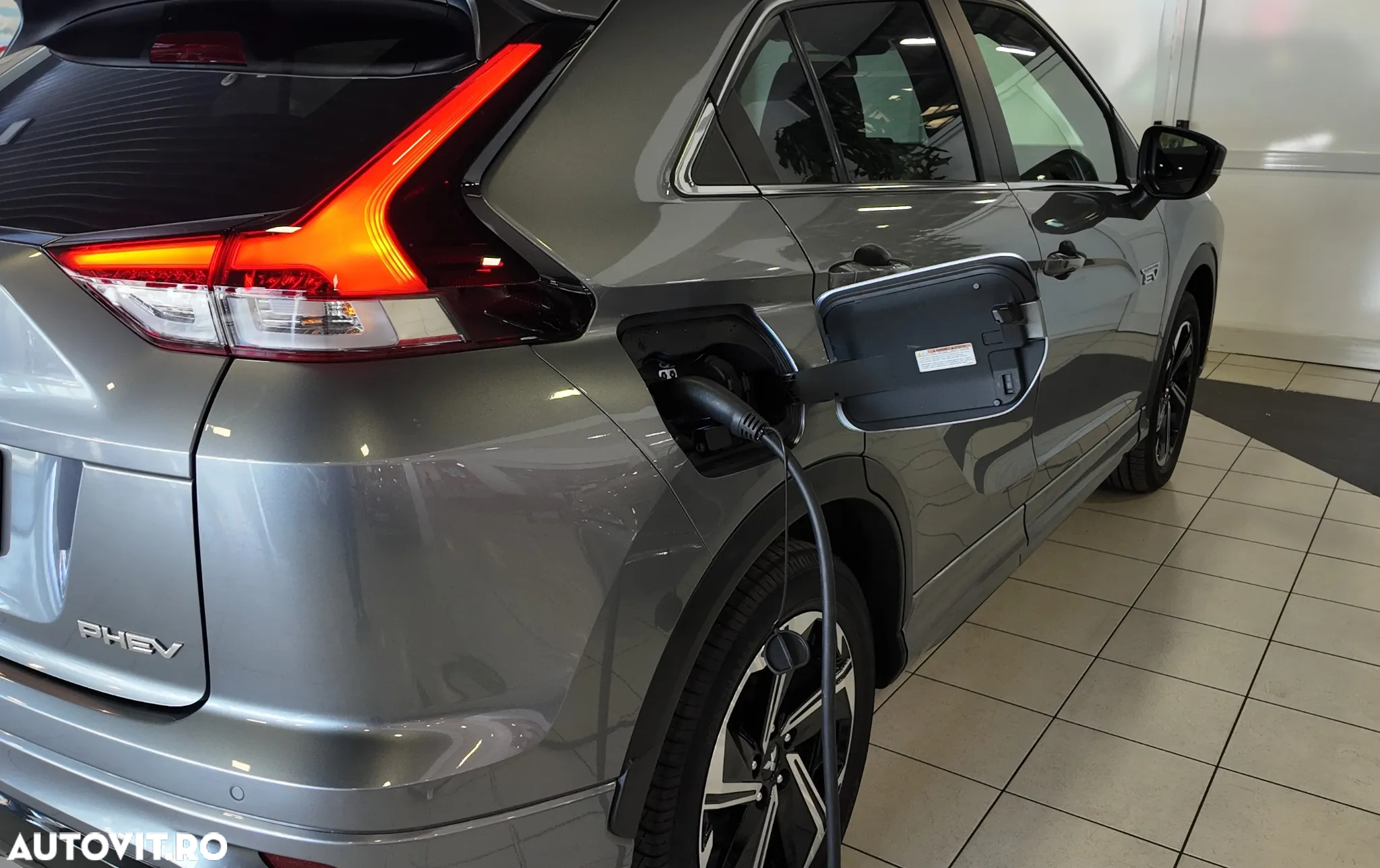 Mitsubishi Eclipse-Cross Plug-In Hybrid 4WD Intro Edition - 10