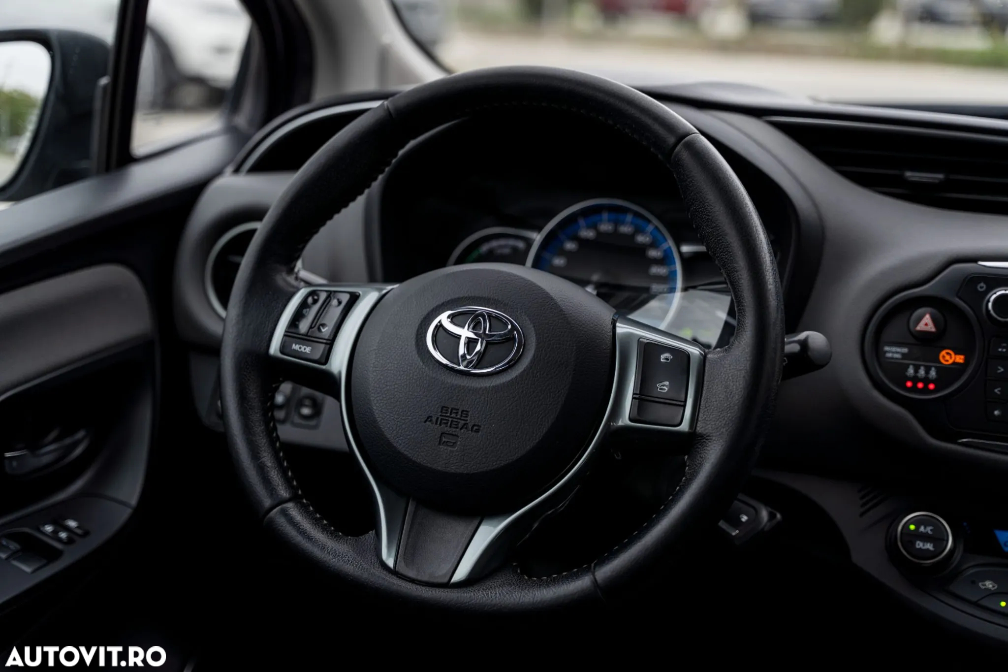 Toyota Yaris 1.5 VVT-i HSD Exclusive - 17