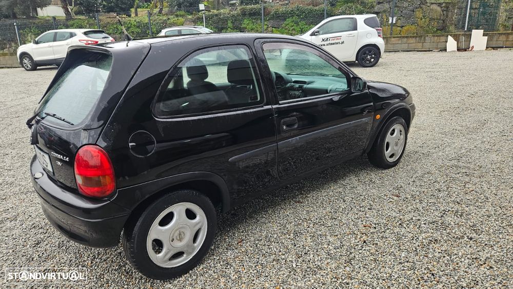 Opel Corsa 1.4 16V Sport - 2