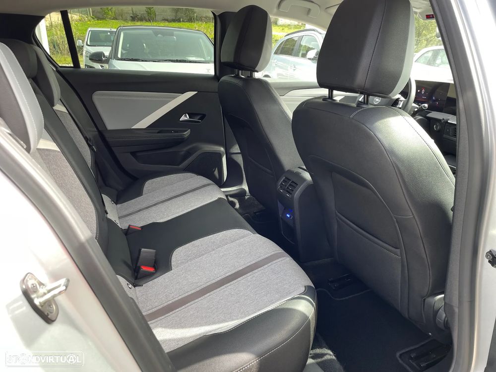 Opel Astra 1.2 T Elegance - 16