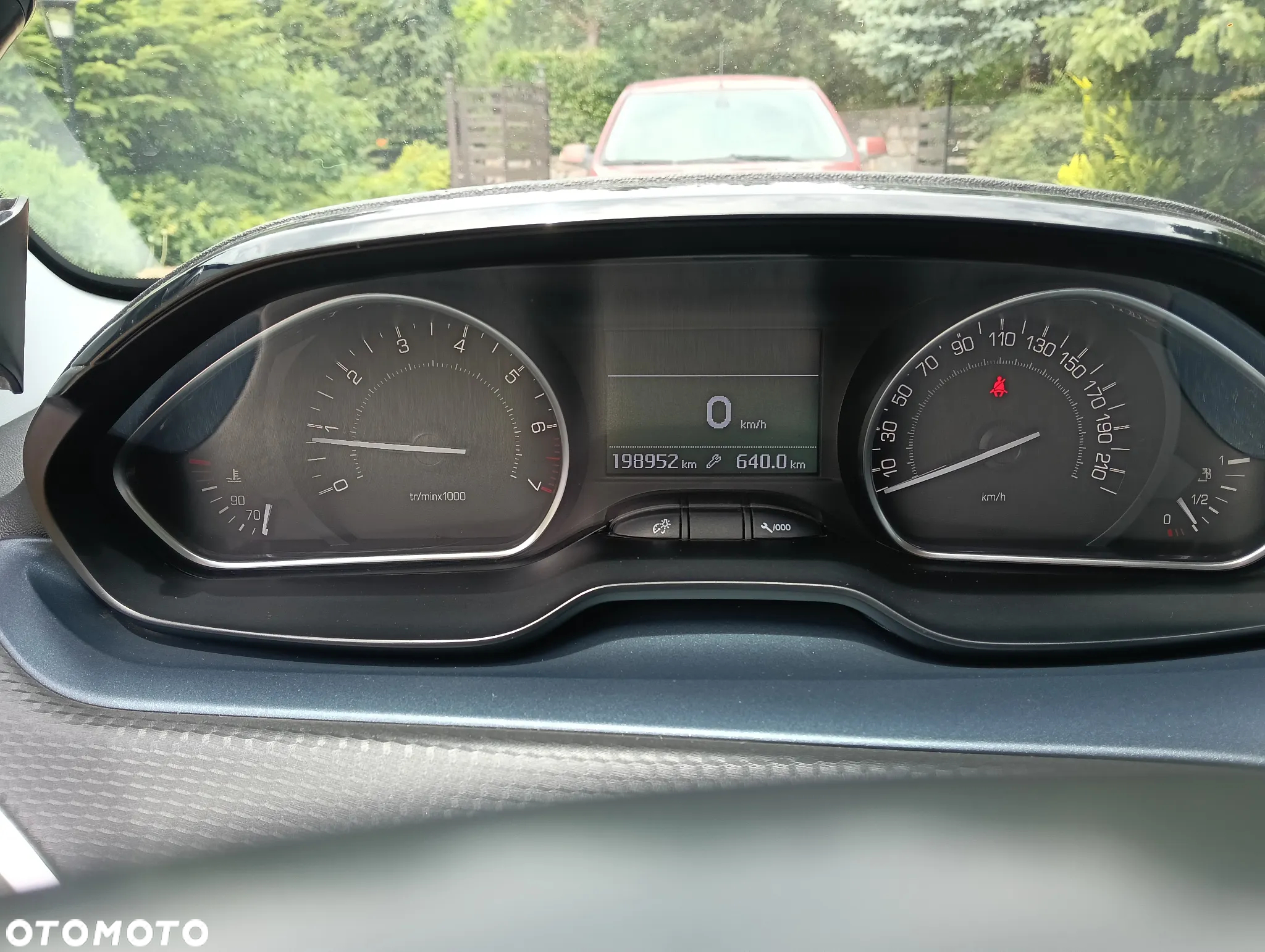 Peugeot 2008 1.6 e-HDi Allure S&S - 8