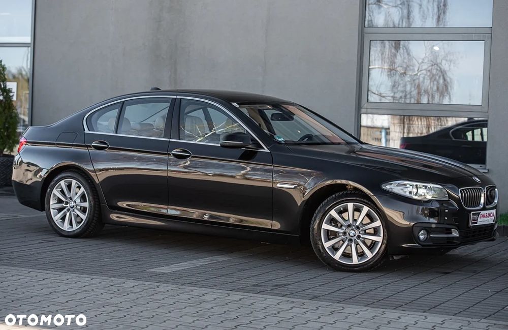 BMW Seria 5 525d Sport-Aut Luxury Line - 32