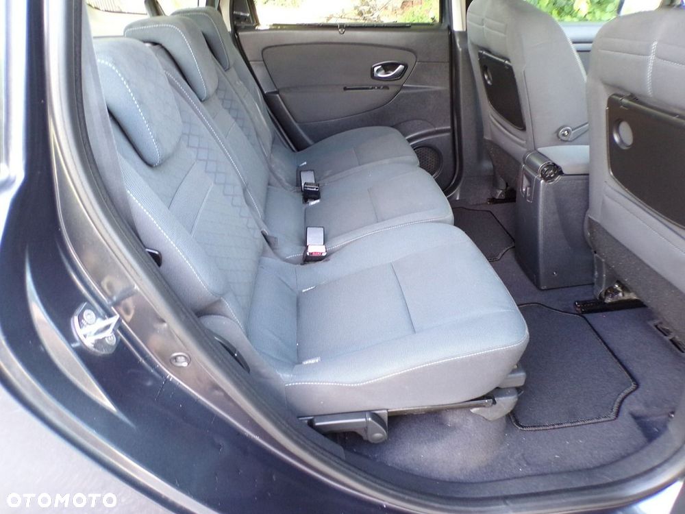 Renault Grand Scenic - 32