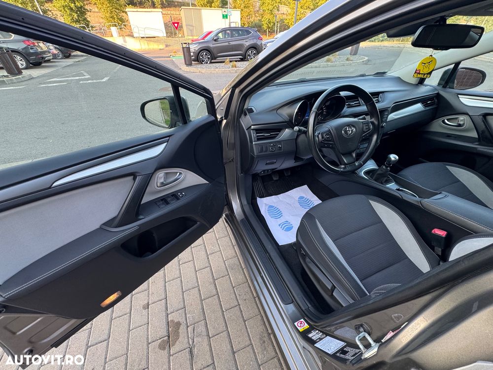 Toyota Avensis 1.8 Executive - 8