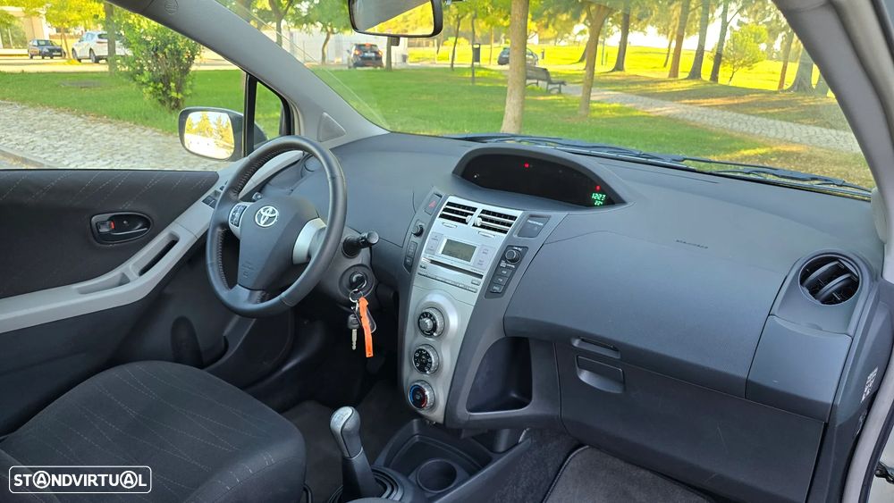 Toyota Yaris 1.0 VVT-i AC Manual - 33