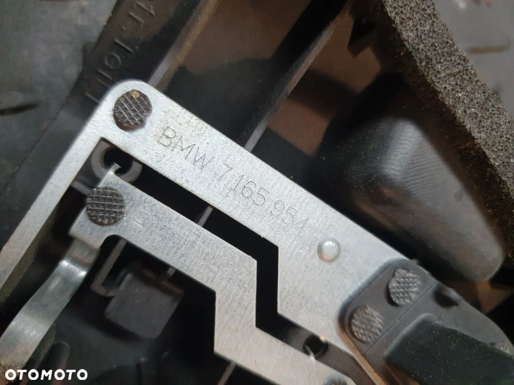 BMW Seria 3 E46 Uchwyt żarówki lampy panelu bocznego Tył Prawy 7165954 - 2