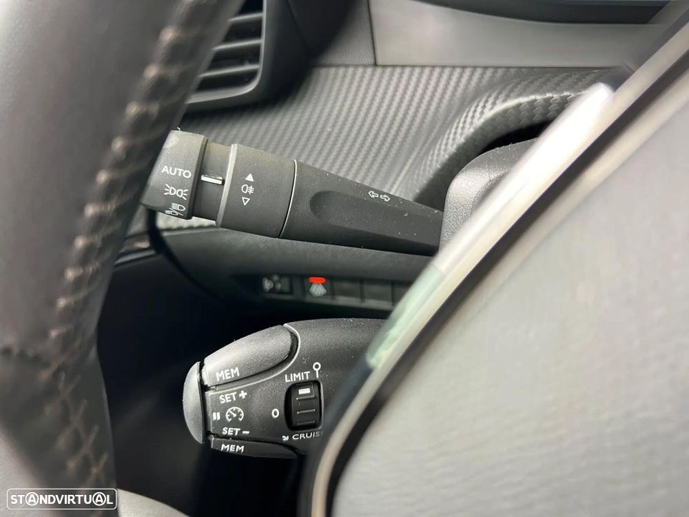 Peugeot e-2008 50 kWh Allure Pack — fotografia 13