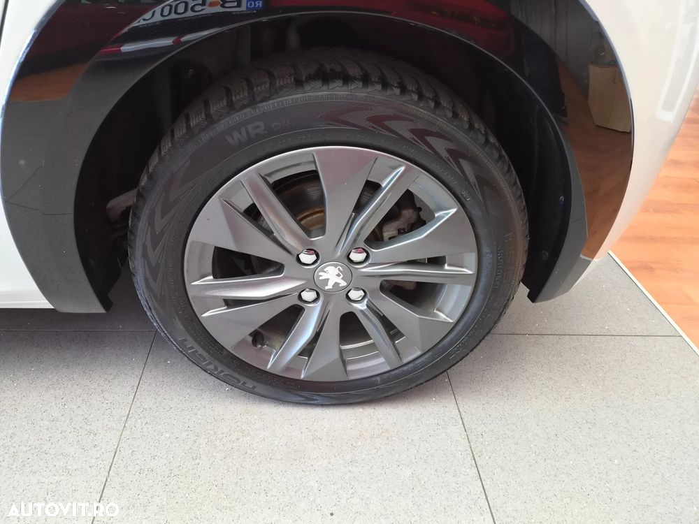 Peugeot 208 e-208 Allure - 9