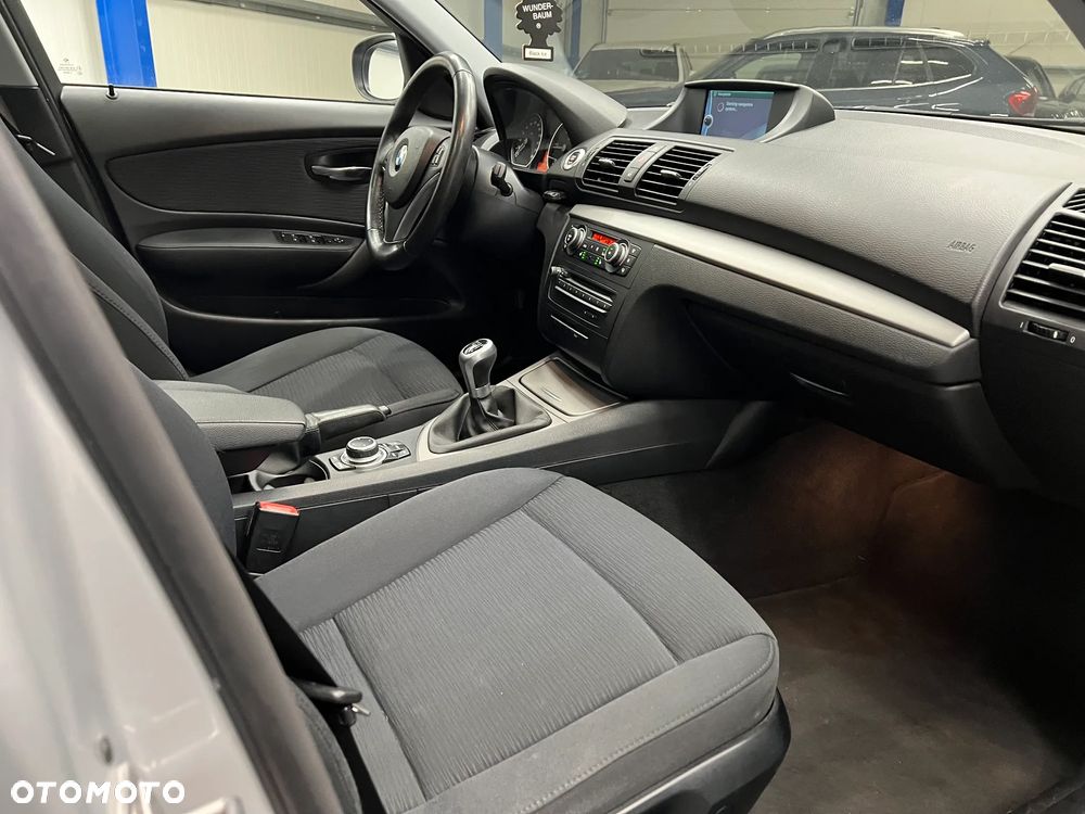 BMW Seria 1 118d - 38
