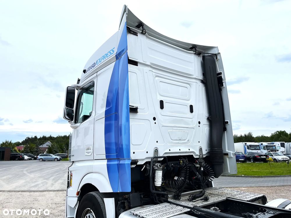Mercedes-Benz Actros MP4 - 6