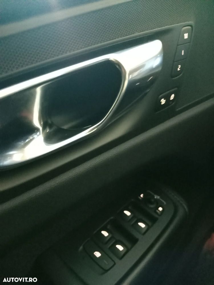 Volvo XC 60 D4 Momentum Pro - 29