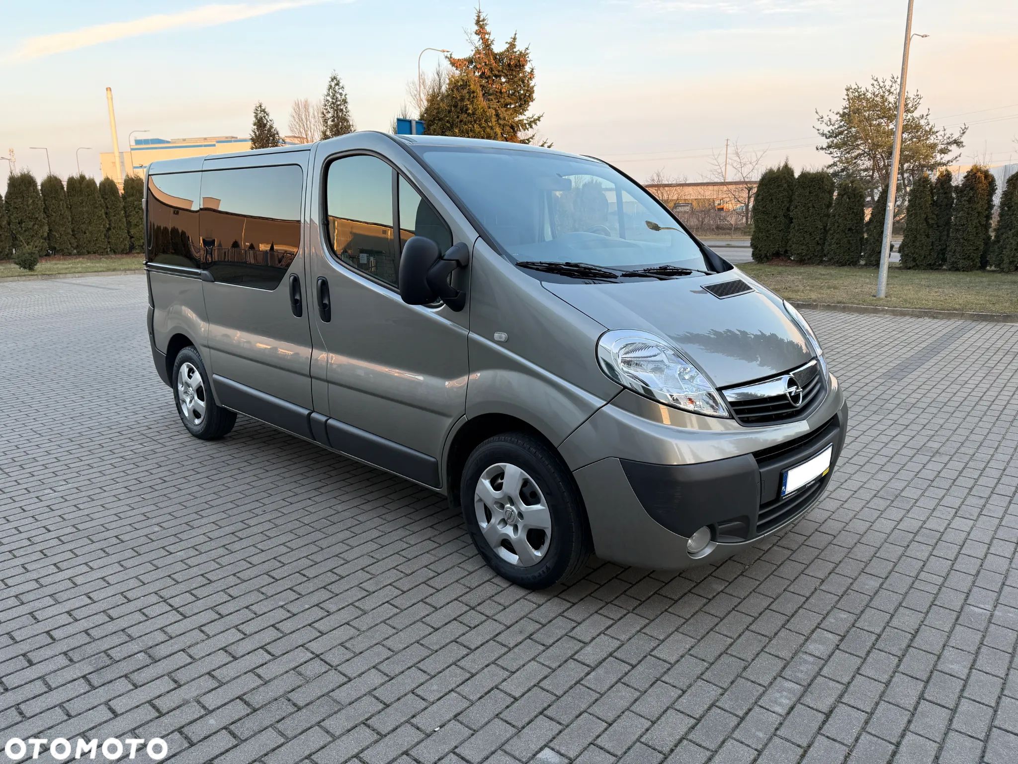 Opel Vivaro - 1