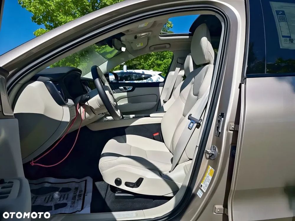 Volvo XC 60 B5 B AWD Plus Dark - 4