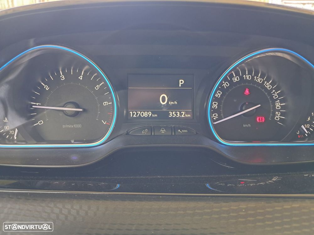 Peugeot 2008 1.2 PureTech Allure - 5