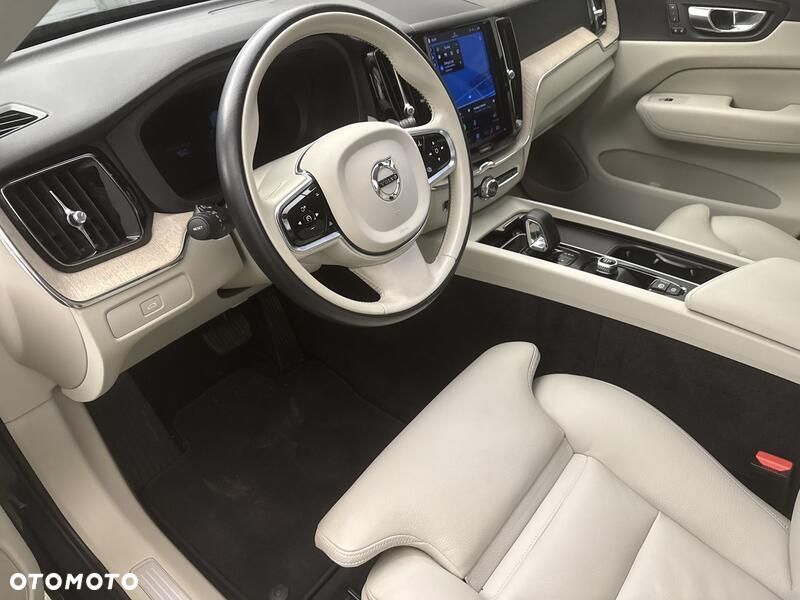 Volvo XC 60 B4 B Plus Bright - 10