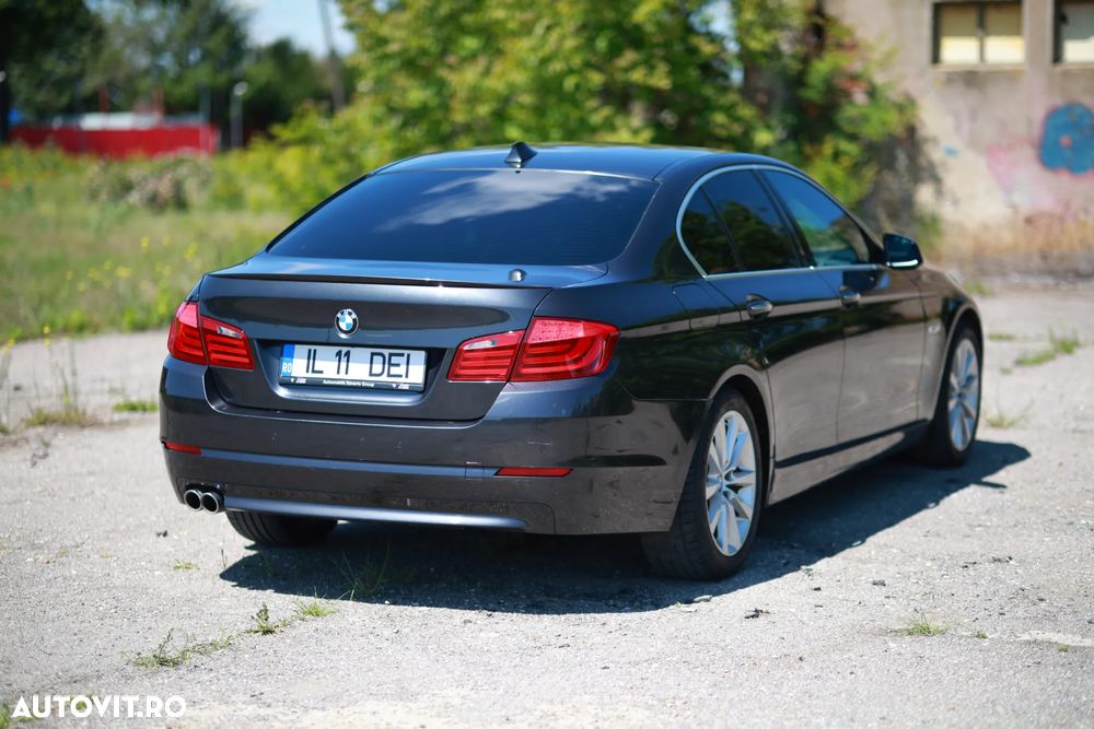 BMW Seria 5 525d xDrive - 17