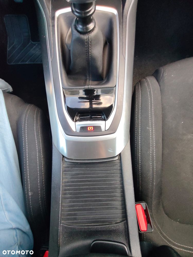 Peugeot 308 125 THP Allure - 11