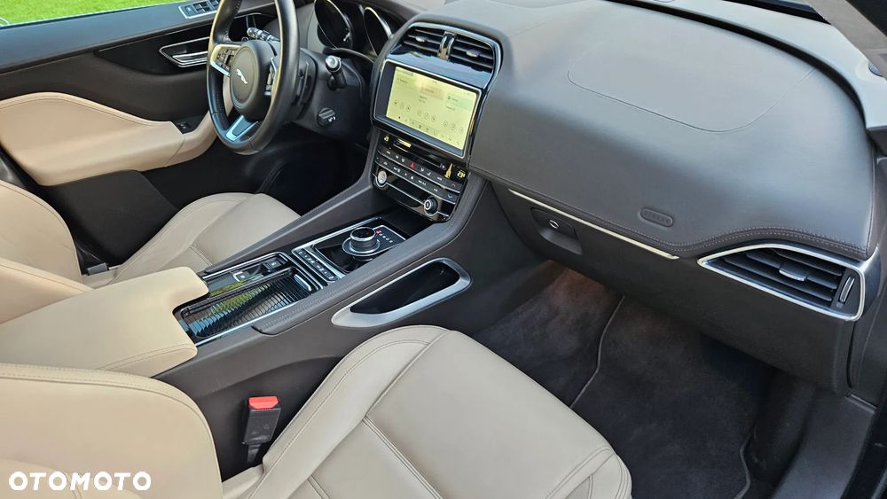 Jaguar F-Pace 2.0 i4D AWD Prestige - 9