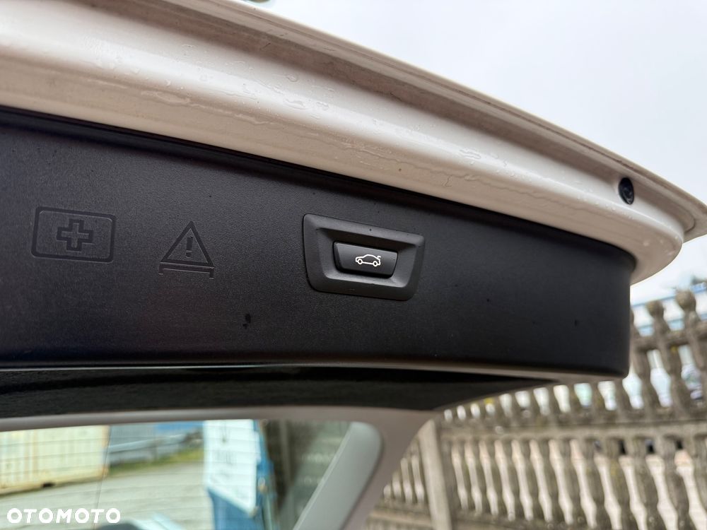 BMW Seria 5 525d - 28