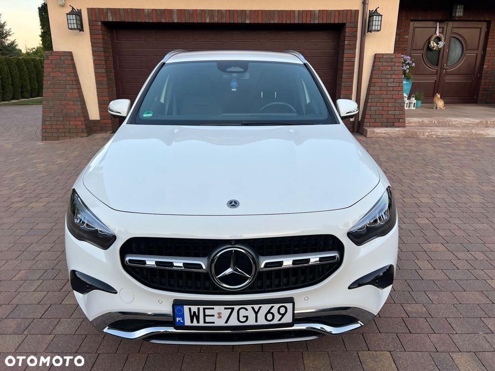 Mercedes-Benz GLA 220 d 4Matic 8G-DCT - 6