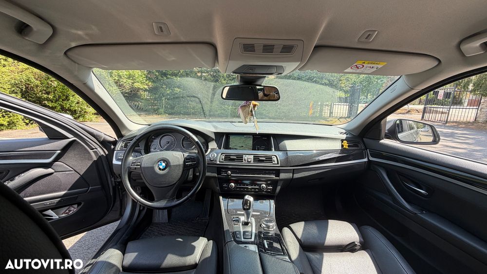 BMW Seria 5 525d xDrive - 12
