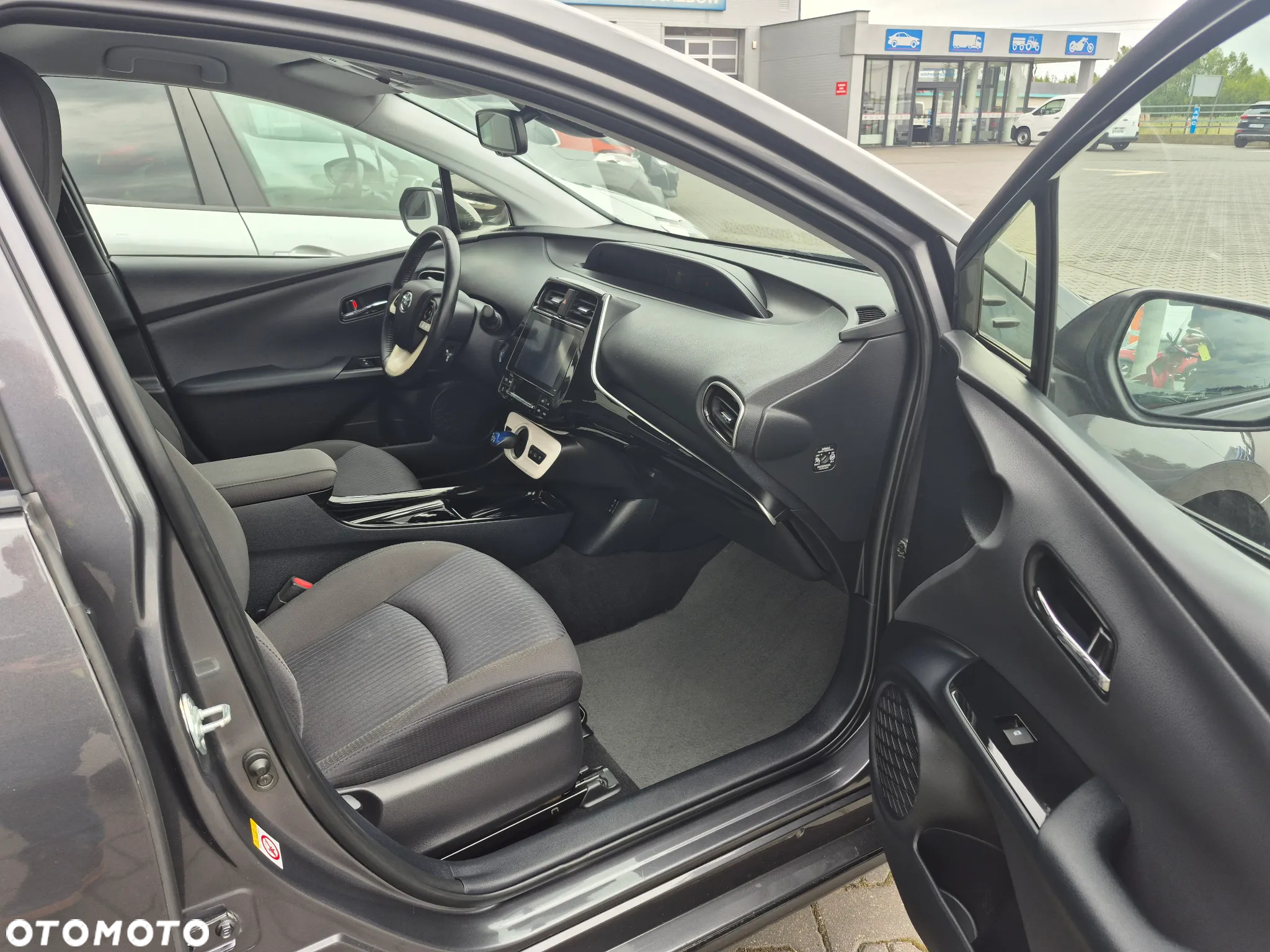 Toyota Prius Plug-in 1.8 Hybrid Executive - 4