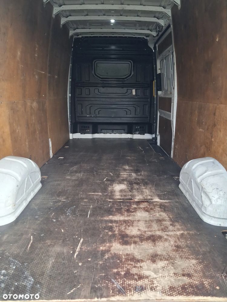 Volkswagen Crafter - 26